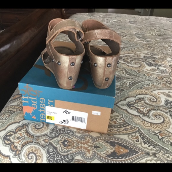 OTBT METALLIC WEDGES EUC - Picture 4 of 4